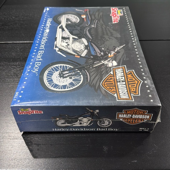 Harley Davidson Vintage FXSTSB Bad Boy Scale Model - Sealed - Picture 6 of 6